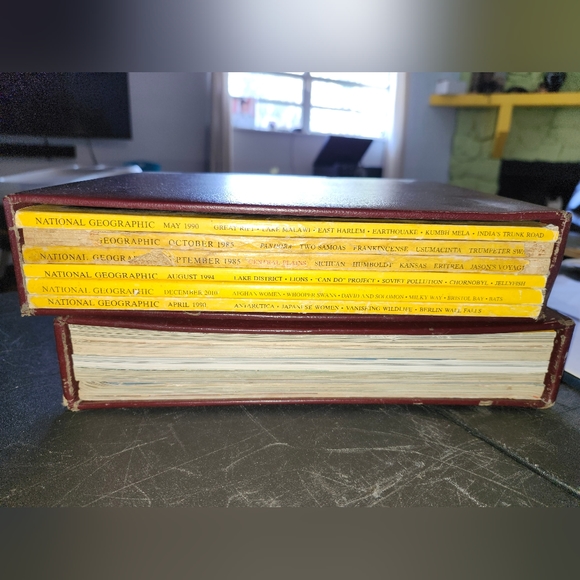 Random National Geographic Magazines - Picture 12 of 12